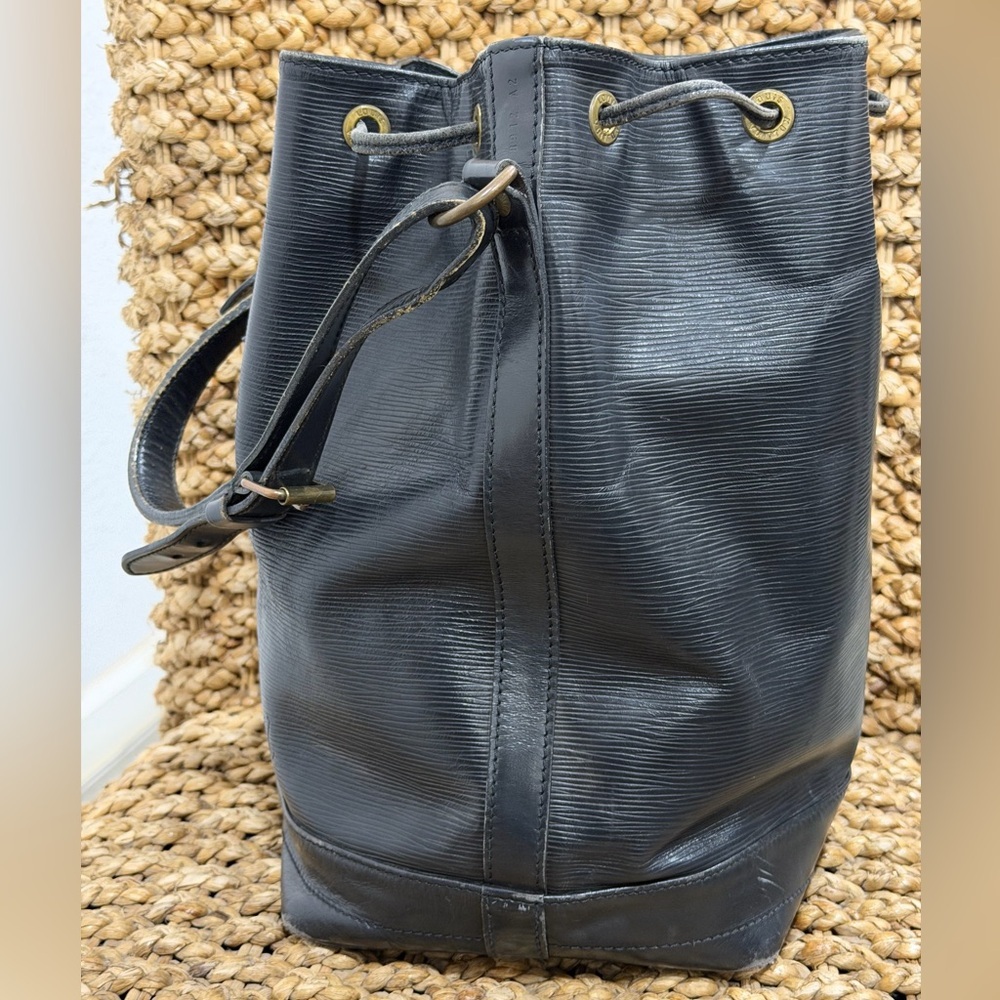 Louis Vuitton‎ Epi Noé Bucket Bag in Noir Black GM - Picture 3 of 14